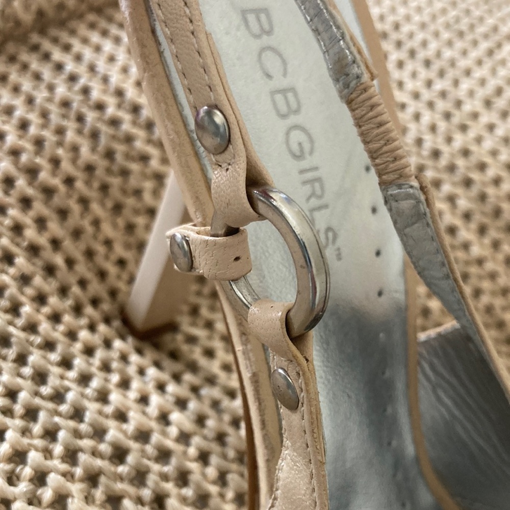 BCBG leather sling back pumps. Neutral tan